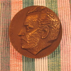 V.A.Koskenniemi mitali 1885-1985.Suunn.Terho Sakki -82. - pikkukuva 1