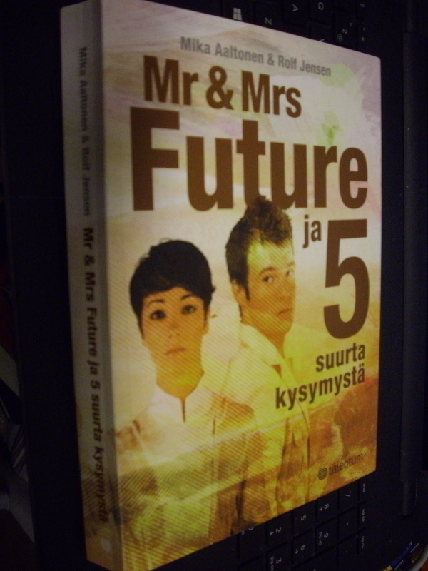Aaltonen : Mr & Mrs Future ja 5 suurta kysymystä (2012)