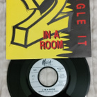 2 In A Room Winggle It 7"single - pikkukuva 1