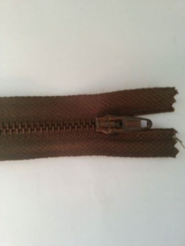 18 cm tummanvihreä metalli vetoketju