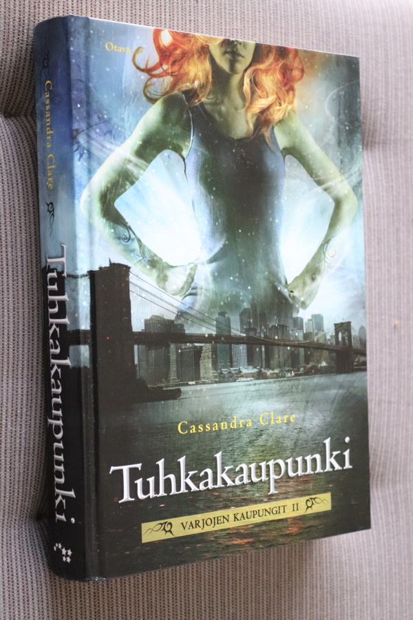 Cassandra Clare : Tuhkakaupunki ( 1.p. 2010 )