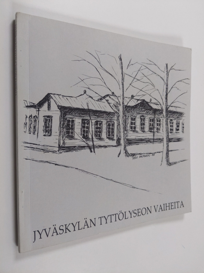 Jyväskylän tyttölyseon vaiheita : kuvia ja tarinoita menn...