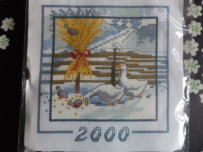 Ristipistopakkaus Vuositaulu 2000 Atelje Margaretha