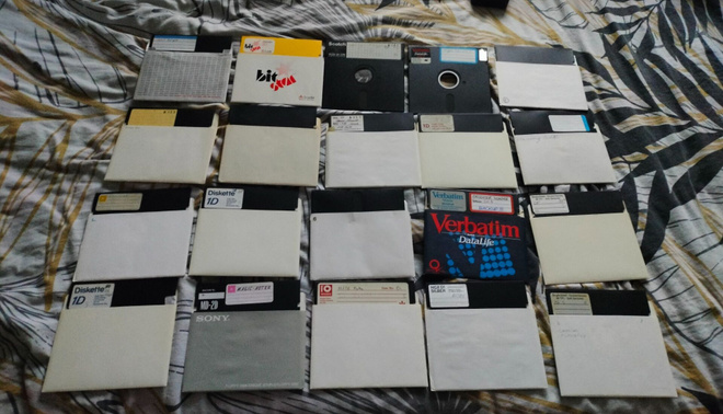 32 kpl Commodore 64 diskettejä