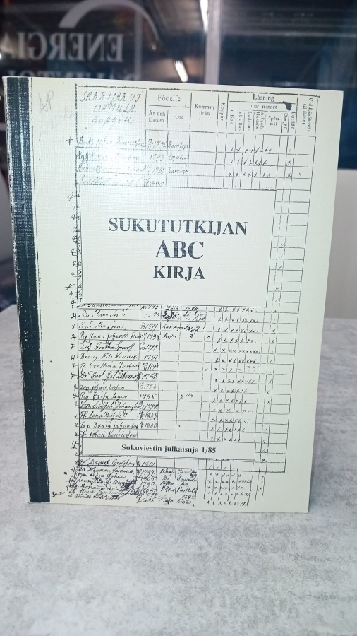 Anneli Mäkelä : Sukututkijan ABC kirja ( SIS POSTIKULU )