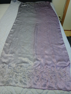 Violetti-harmaa huivi