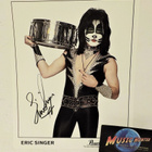 ERIC SINGER NIMIKIRJOITUS PROMOKUVASSA + - pikkukuva 1