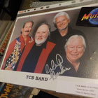 TCB BAND KUVA KAHDELLA NIMMARILLA ELVIS BAND - pikkukuva 1