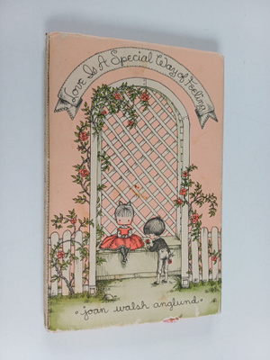 Joan Walsh Anglund : Love is a special way of feeling