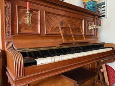 Vanha piano + pianotuoli
