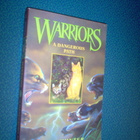 Erin Hunter: WARRIORS 5: A Dangerous path (Sis.postikulut) - pikkukuva 1