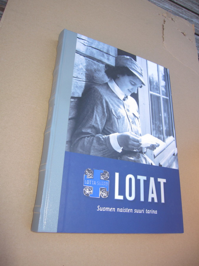 Pirjo ym. (kirjoittajat) Tuominen : Lotat - Suomen naiste...