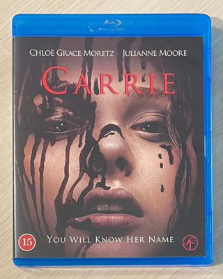 Stephen Kingin CARRIE (2013) Chloë Grace Moretz