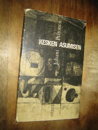 Peltonen, Juhani : Kesken asumisen : Runoja.