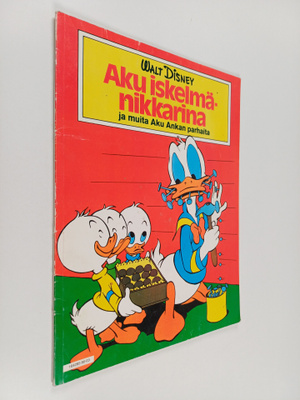 Walt Disney ym. : Aku iskelmänikkarina ja muita Aku Ankan...