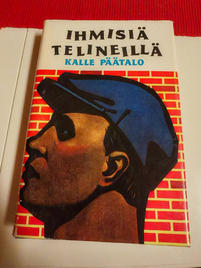 Kalle Päätalo ihmisiä telineillä
