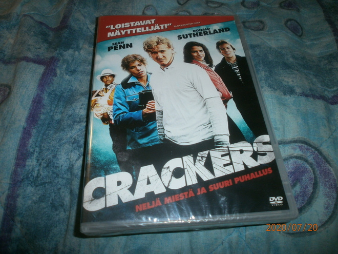 CRACKERS uusi DVD
