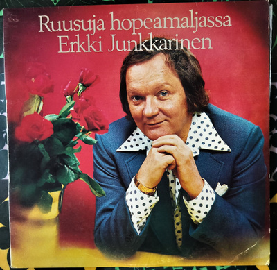 ERKKI JUNKKARINEN-RUUSUJA HOPEAMALJASSA,BLU-LP 180,v.1976