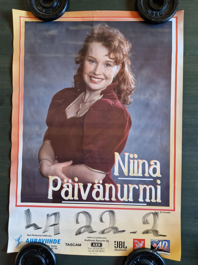 Niina Päivänurmi keikkajuliste 43 .60×42