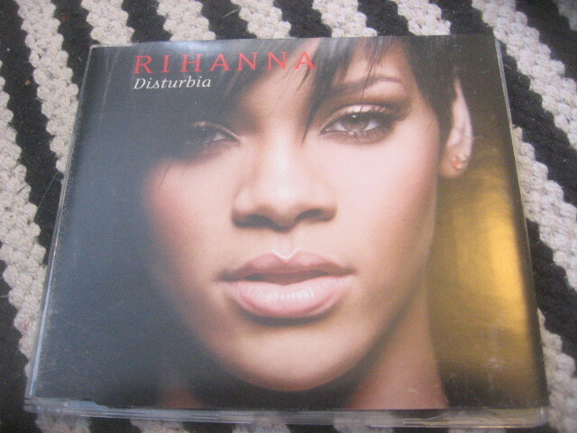 Rihanna - DIsturbia (promo cds)