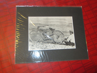 Vintage sisustustaulu yli 100 vuotta vanhasta kuvasta