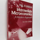 Hal R. Varian : Intermediate microeconomics : a modern ap... - pikkukuva 1