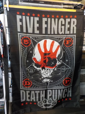 FIVE FINGER DEATH PUNCH SEINÄLIPPU