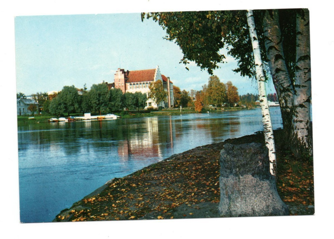 JOENSUU:  Pielisjoki ja kirjastotalo