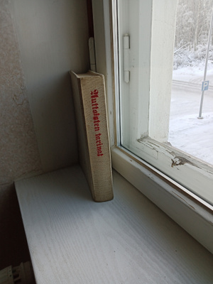 Auttoisten tarinat kirja.