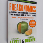 Steven D. Levitt ym. : Freakonomics : A Rogue Economist E... - pikkukuva 1