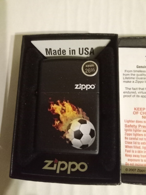 Zippo Flaming Soccer Uusi ja Aito