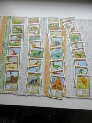 Dinosaurus pelikortti ja postikortti setti.