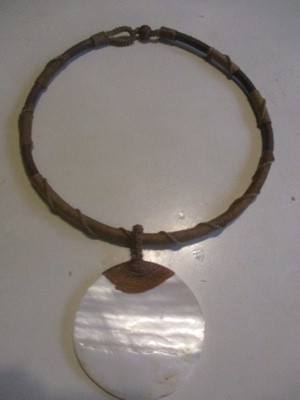 KORALLI-NAHKA KAULAKORU