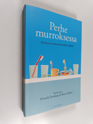 Ritva Nätkin ym. : Perhe murroksessa : kriittisen perhetu...