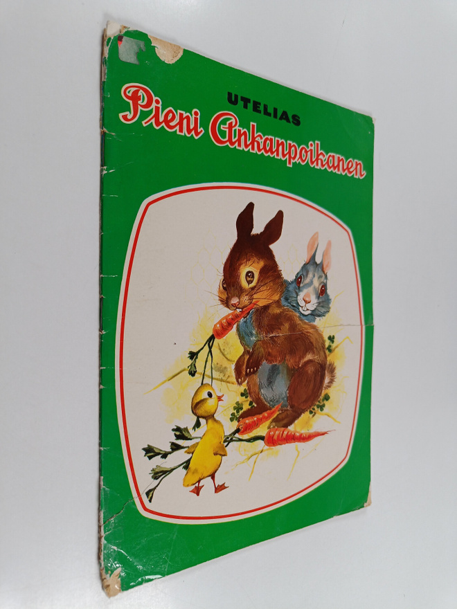 Utelias pieni ankanpoikanen