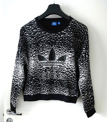 Adidas oversize -mallinen pusero 34 (menee isommassa koossa)