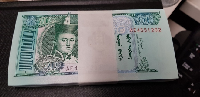 10  ? mongolian 100 kappaleen nippu 2005    kl10