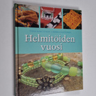 Tiina Karttunen ym. : Helmitöiden vuosi - pikkukuva 1