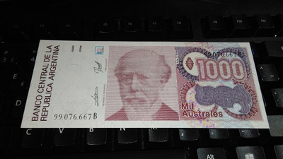 Argentiina 1000 Australes 1988-90 P329c UNC