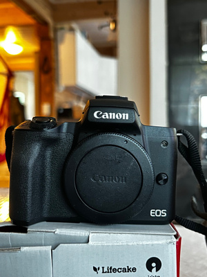Canon EOS M50