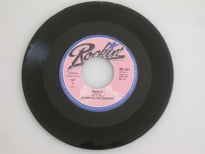 JOHNNY & THE DODGERS Move It 7" vinyylisingle