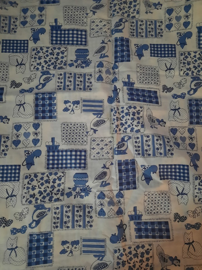 Sinivalkoinen tilkkutyökangas 85x60 cm