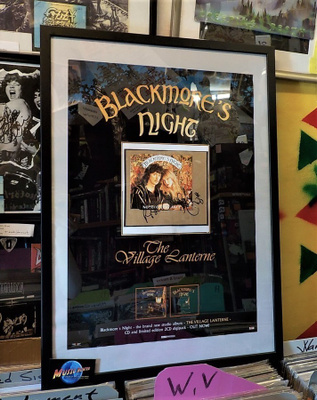 BLACKMORE'S NIGHT - THE VILLAGE LANTERNE JULISTE + NIMMARIT