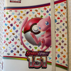 Pokemon Scarlet & Violet 151 korttikansio Mew (360-kortit) - pikkukuva 1