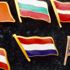 8 VANHAA Merkkiä Eri Maiden Lippuja Messinkiä - pikkukuva 1
