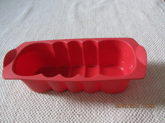 Tupperware Silikoni Leipävuoka, punainen, uusi