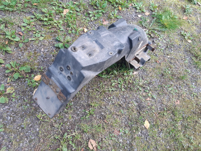 Suzuki RG125 Gamma takalokasuoja