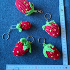Alina´s Handmade virkattu Mansikka avaimenperä - pikkukuva 1