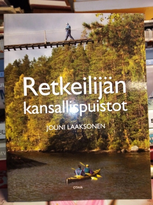 Jouni Laaksonen : Retkeilijän kansallispuistot ( 1p. 2011)
