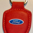 Pieni nahkainen punainen Ford avaimenperä #31726 - pikkukuva 1